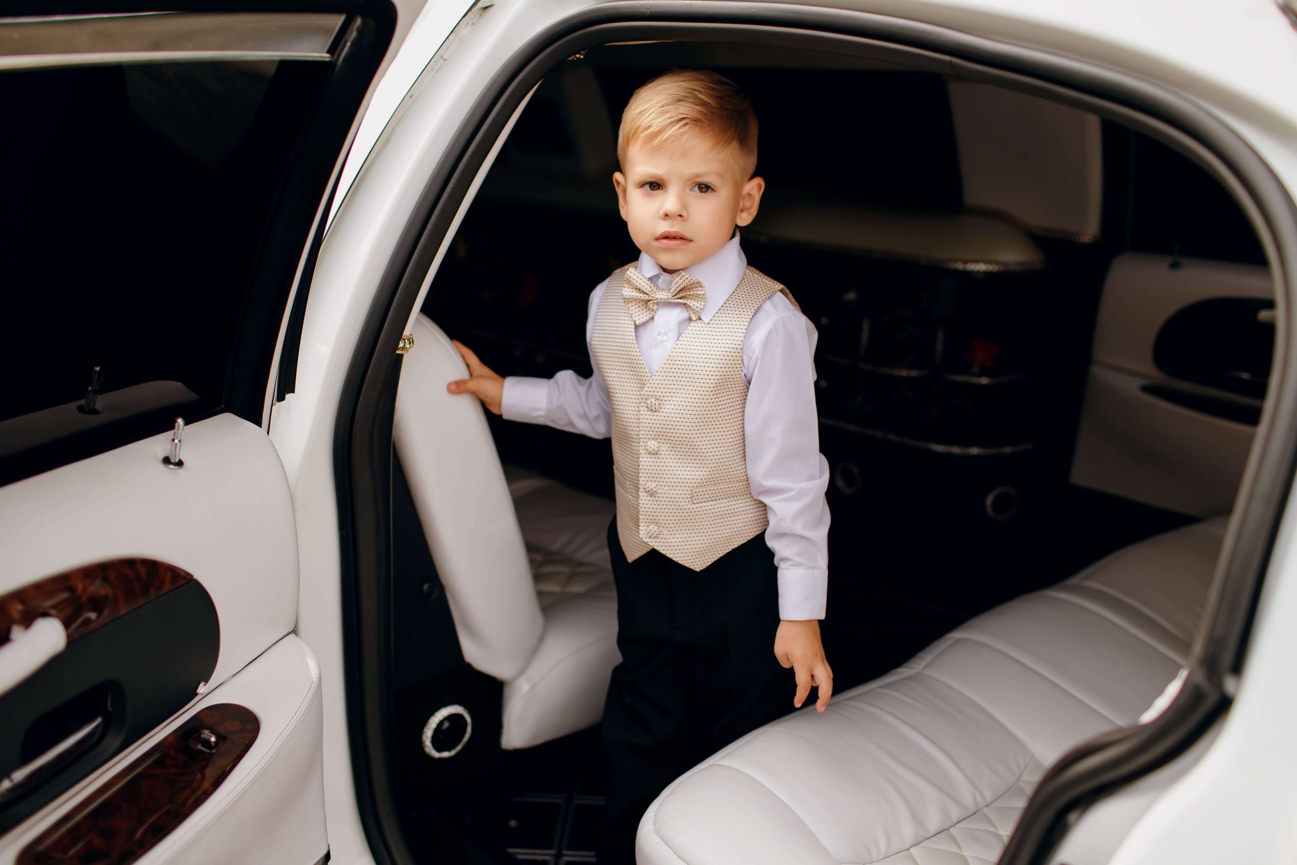 Kids in Limousine - enjoy a limo with Exclusive sedan